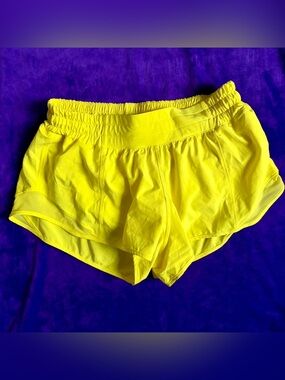 lululemon athletica Yellow Women's Athletic Shorts Hotty Hot low-rise short 2.5”